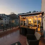Bosphorus View-airport Shutle-high Speed Wifi-private Parking 아파트 *