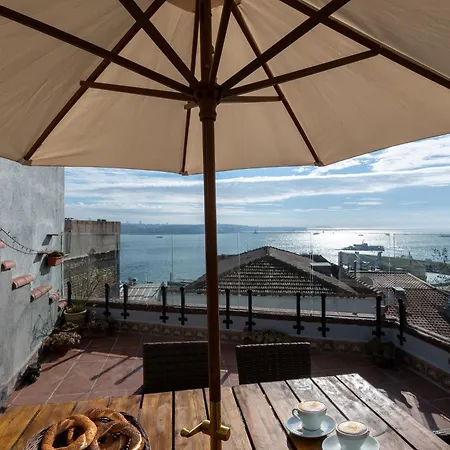 Bosphorus View-airport Shutle-high Speed Wifi-private Parking Apartment Istanbul