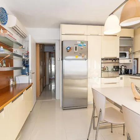 Bosphorus View-airport Shutle-high Speed Wifi-private Parking Daire